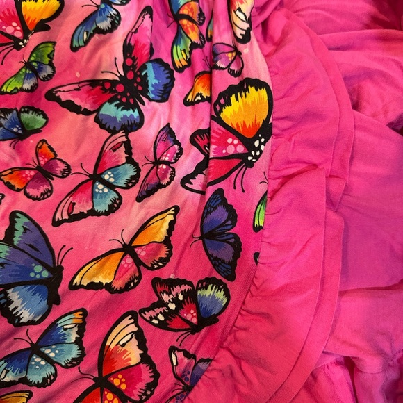 Bums and Roses you give me butterflies ruffle blanket - Picture 3 of 5